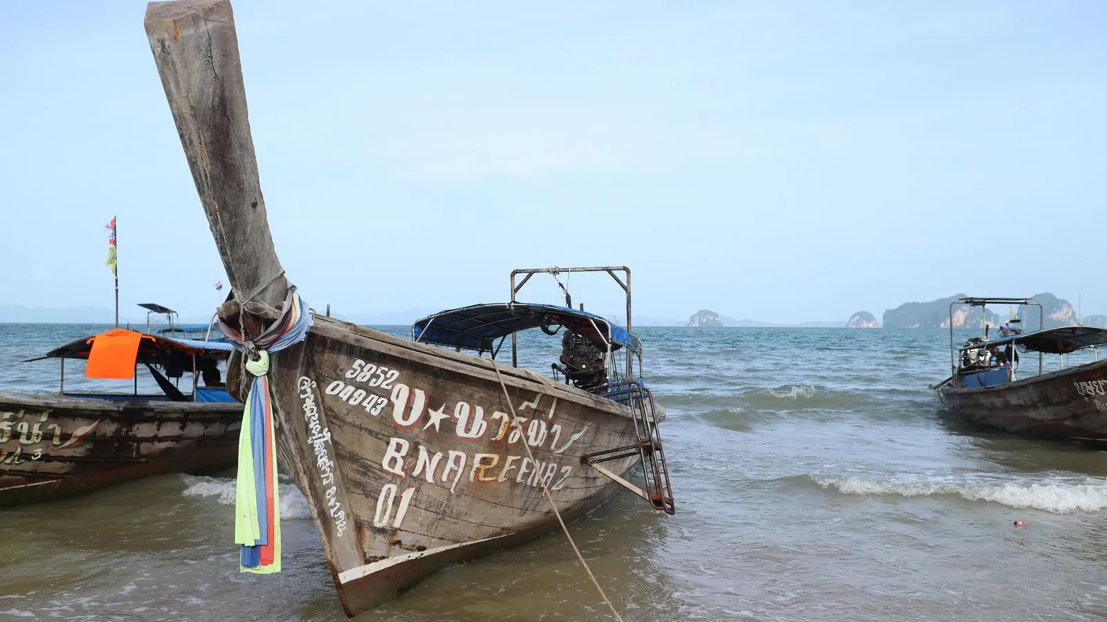 เรือหางยาวที่พาเที่ยวทั้งวัน