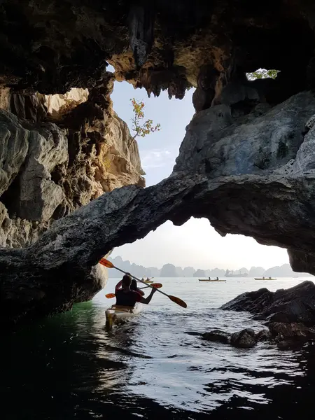 ช่องหินปูนระหว่างทางไปเกาะถัดไป